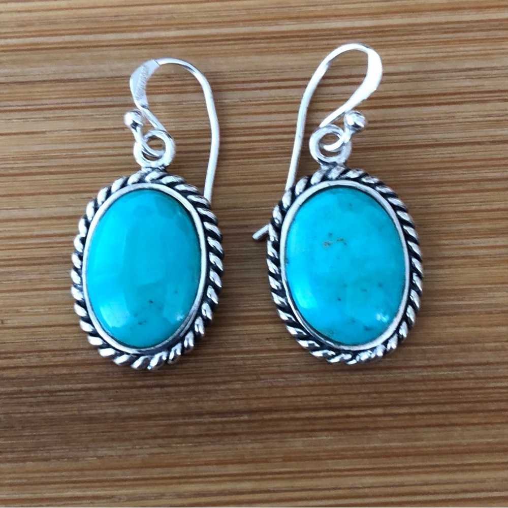 $62 2 Pair Designer Estate Earrings Sterling Silver - Picture 2 of 5